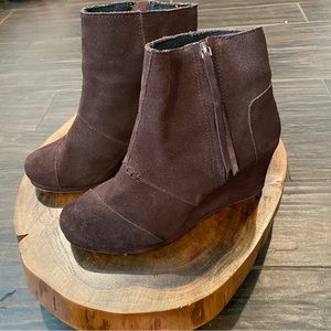 🍄 TOMS Ankle Boots Suede Wedge Zip Up